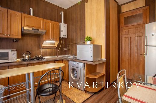 Cozy apartment near Olympic metro statio, Kyiv - apartment by the day