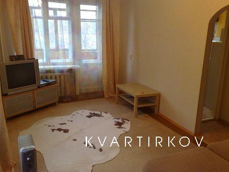 Перекресток Красный/Никонова
Спальных мест 2+1+1
Цены:  сутк