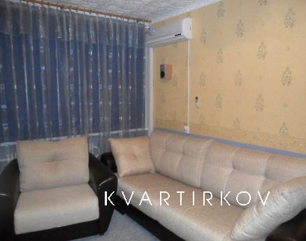 Квартира-студія, після ремонту, пластикові вікна (жалюзі), в