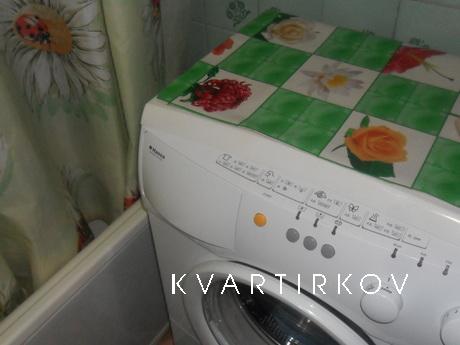 Квартира-студія, після ремонту, пластикові вікна (жалюзі), в