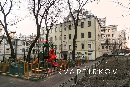 Novy Arbat 2-bedroom apartment, Moscow - apartment by the day