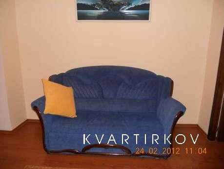 the apartment with parking in a center, Dnipro (Dnipropetrovsk) - apartment by the day