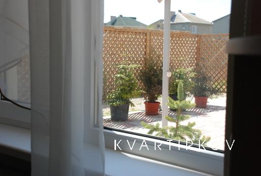 Detached house with large yard., Yevpatoriya - apartment by the day