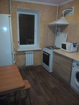 The apartment is in a quiet residential, Chernihiv - apartment by the day