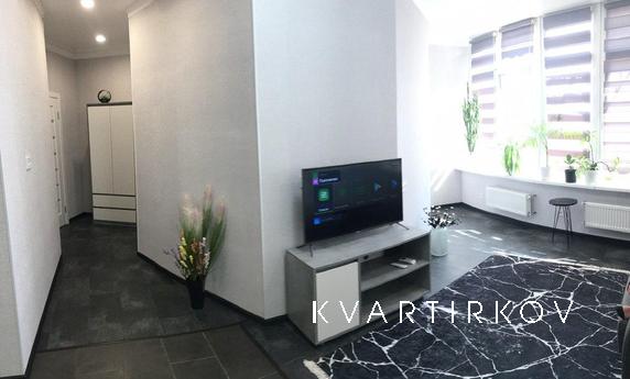 The apartment is located on Vul. Kamanina 16A Pearl 44, 5 mi