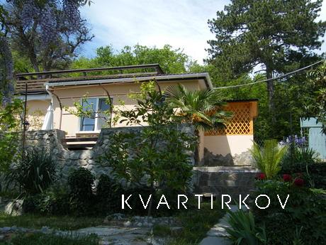A cozy house in the woods (near Yalta), Yalta - apartment by the day