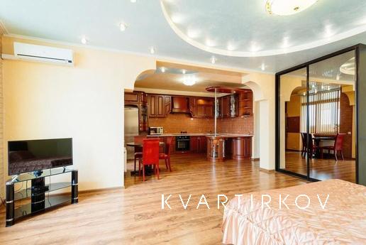 VIP apartments with lake view, Kyiv - apartment by the day