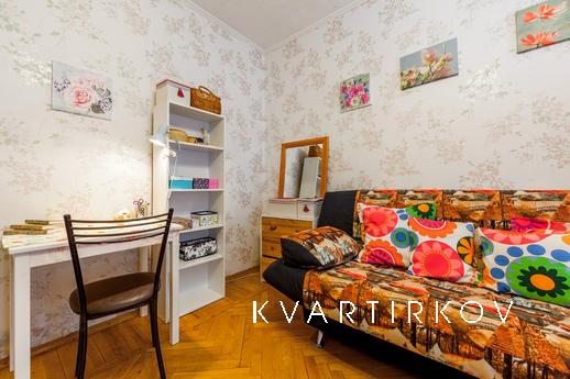 Apartments near the Hermitage, Saint Petersburg - apartment by the day