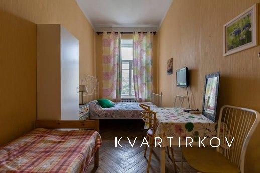 Large 3-room apartment in 5 minutes from the metro station V