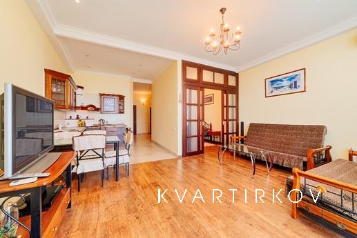 Beautiful apartment with a gorgeous view, Odessa - apartment by the day