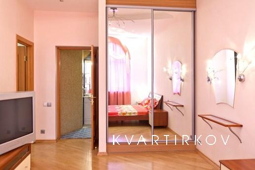 2Bdr Khreschatyk - VIP, jacuzzi, WI-FI, Kyiv - apartment by the day