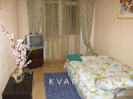Great apartment in the heart of Kiev on Bessarabia Square. B