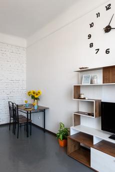 Quiet studio in loft style, Chernivtsi - apartment by the day