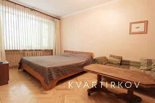 Расположена в 15- ти. мин. транспортом от метро 1905 года, 2