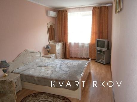 Кирпичный дом с домофоном
Железная дверь в квартиру
Кооперат