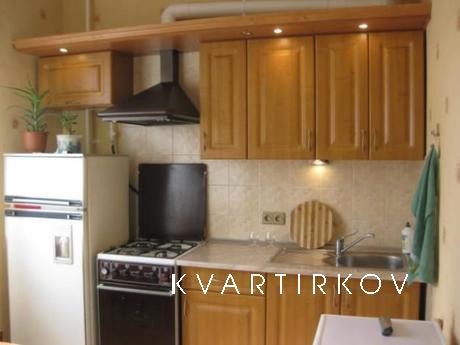 ПОСУТОЧНО. Квартира улучшенной планировки. Состояние хорошее