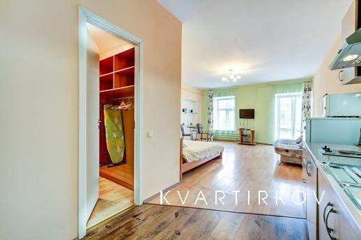 Studio apartment overlooking the Nevsky, Санкт-Петербург - квартира подобово