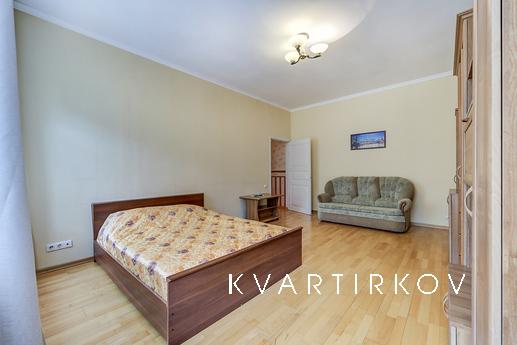 Spacious 2-bedroom apartment, Saint Petersburg - apartment by the day