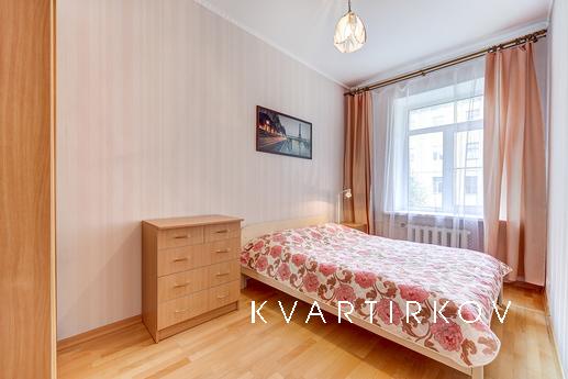 One bedroom apartment in a luxury center near Nevsky Prospek