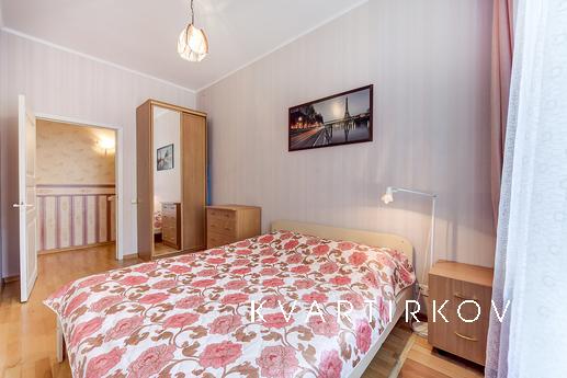 Spacious 2-bedroom apartment, Saint Petersburg - apartment by the day