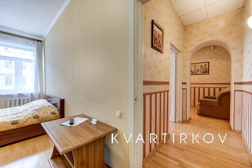 Spacious 2-bedroom apartment, Saint Petersburg - apartment by the day