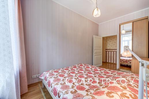 Spacious 2-bedroom apartment, Saint Petersburg - apartment by the day