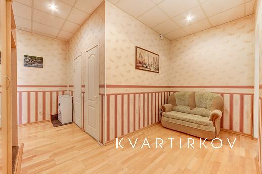 Spacious 2-bedroom apartment, Saint Petersburg - apartment by the day