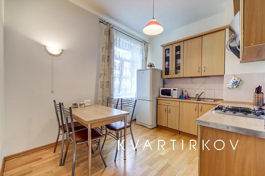 Spacious 2-bedroom apartment, Saint Petersburg - apartment by the day