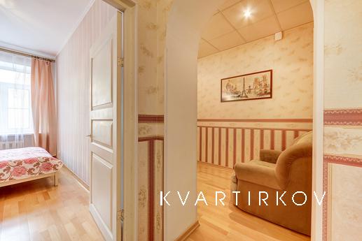 Spacious 2-bedroom apartment, Saint Petersburg - apartment by the day