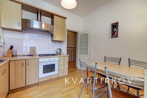 Spacious 2-bedroom apartment, Saint Petersburg - apartment by the day