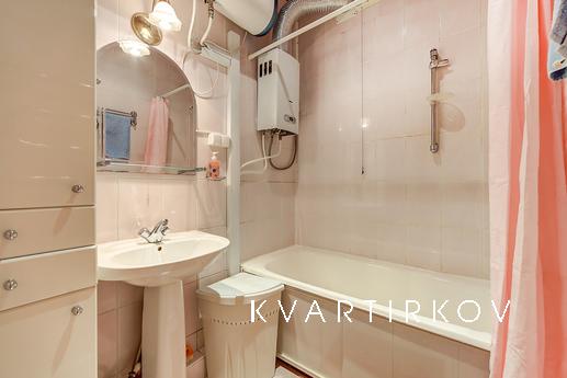 Spacious 2-bedroom apartment, Saint Petersburg - apartment by the day