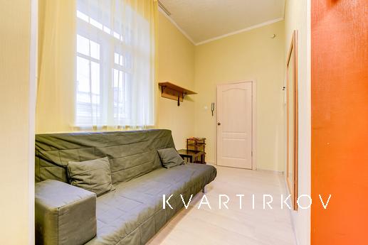 2-bedroom apartment near the metro, Санкт-Петербург - квартира подобово