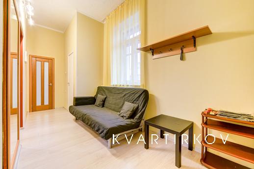 2-bedroom apartment near the metro, Санкт-Петербург - квартира подобово