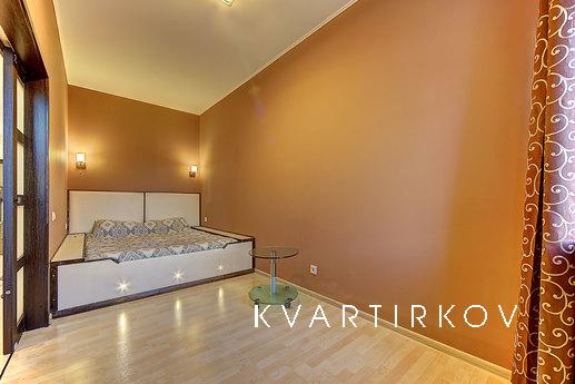 The apartment is renovated in center, Санкт-Петербург - квартира подобово