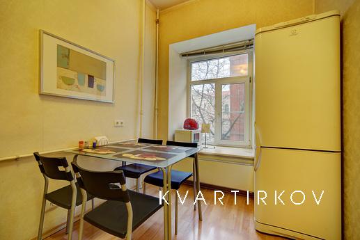 2-bedroom apartment on Rubinstein, Saint Petersburg - apartment by the day