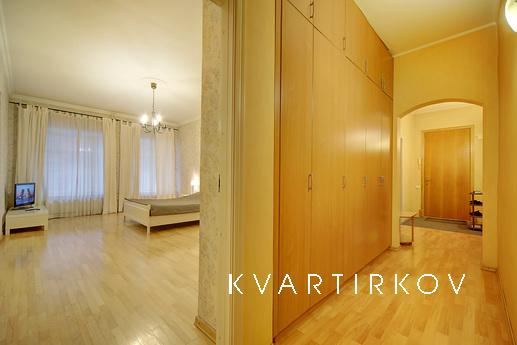 2-bedroom apartment on Rubinstein, Saint Petersburg - apartment by the day