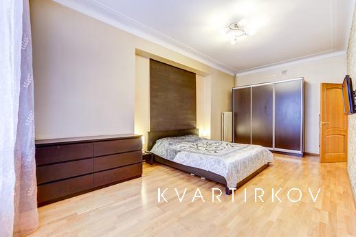 3-bedroom apartment in the center of St., Saint Petersburg - apartment by the day