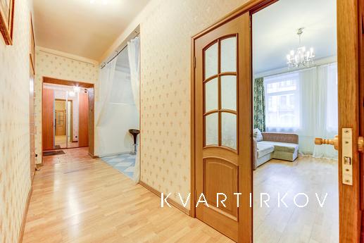 3-bedroom apartment in the center of St., Saint Petersburg - apartment by the day