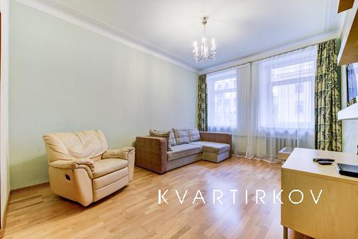 3-bedroom apartment in the center of St., Saint Petersburg - apartment by the day