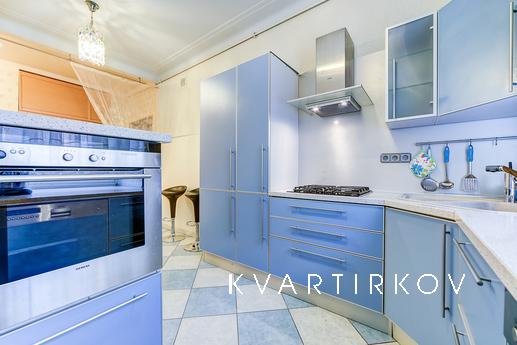 3-bedroom apartment in the center of St., Saint Petersburg - apartment by the day