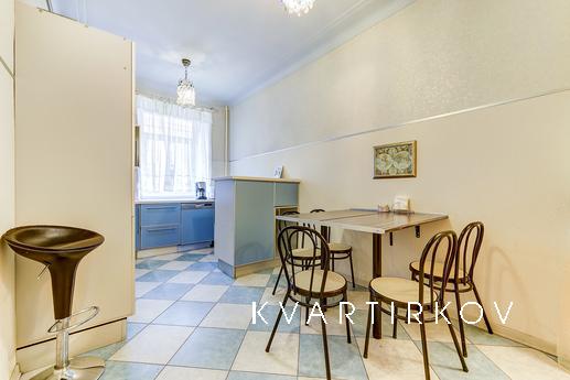 3-bedroom apartment in the center of St., Saint Petersburg - apartment by the day