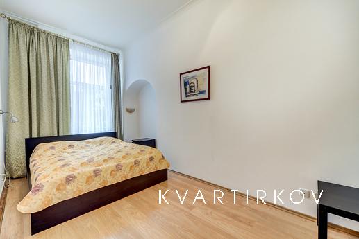 Apartment on Nevsky Prospekt, Санкт-Петербург - квартира подобово