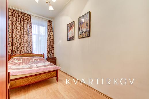 Apartment on Nevsky Prospekt, Санкт-Петербург - квартира подобово