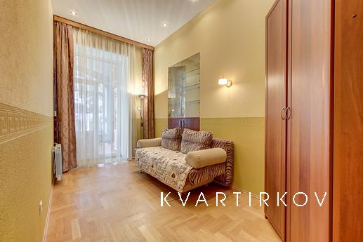 Apartment on Nevsky Prospekt, Санкт-Петербург - квартира подобово