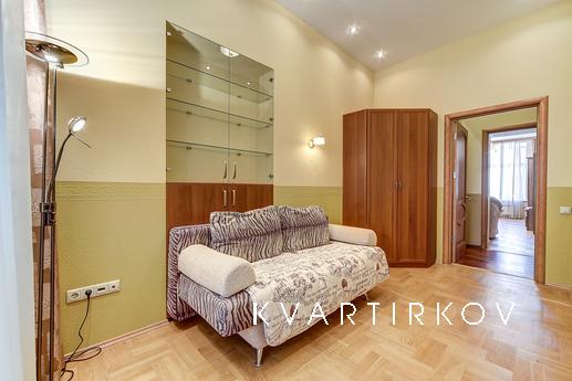 Apartment on Nevsky Prospekt, Санкт-Петербург - квартира подобово