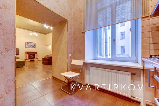 Apartment on Nevsky Prospekt 23, Санкт-Петербург - квартира подобово