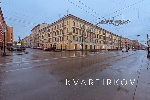 Daily 3kkv Nevsky Prospect 113/4, Санкт-Петербург - квартира подобово