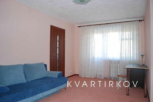 Двухкомнатная квартира в ЦЕНТРЕ!!!
Необходимая мебель,бытова