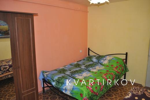 Rent 2-bedroom apartment near the sea!, Feodosia - apartment by the day
