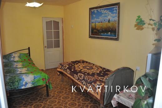 Rent 2-bedroom apartment near the sea!, Feodosia - apartment by the day